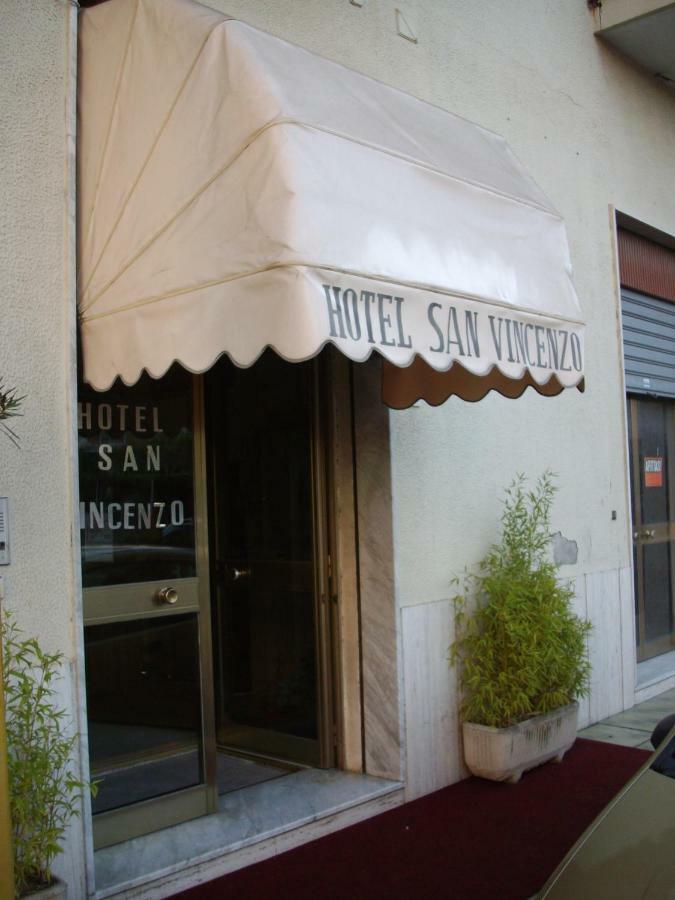 Hotel San Vincenzo Соверато-Марина Экстерьер фото