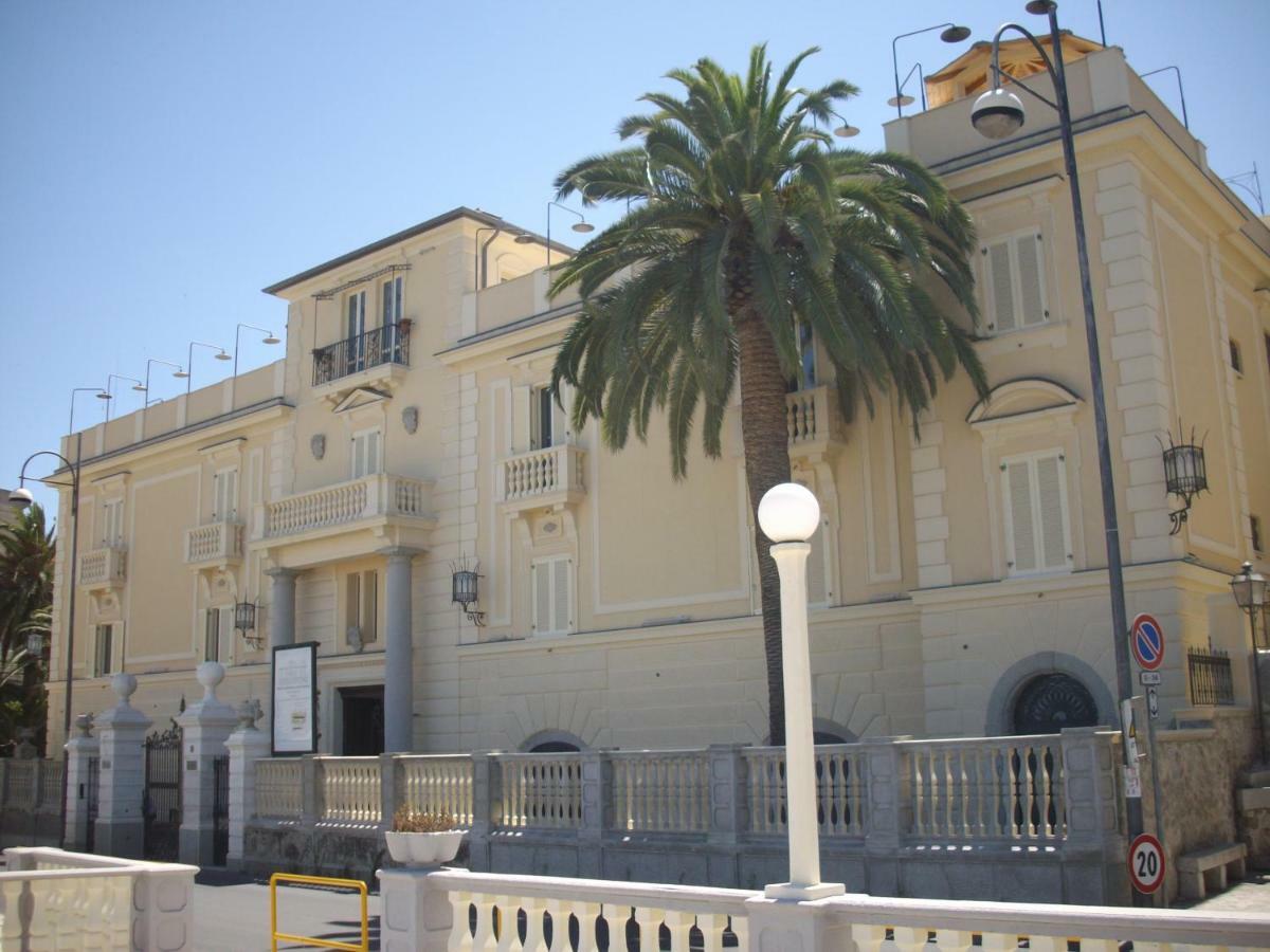 Hotel San Vincenzo Соверато-Марина Экстерьер фото