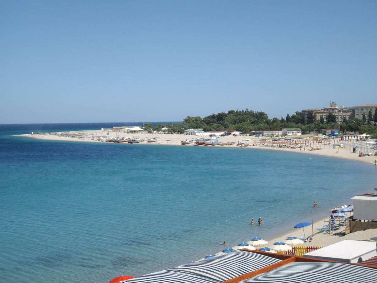 Hotel San Vincenzo Соверато-Марина Экстерьер фото