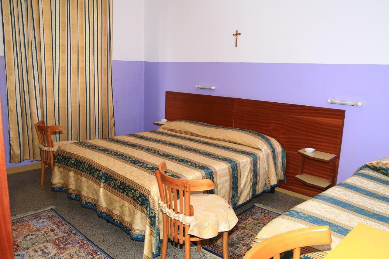 Hotel San Vincenzo Соверато-Марина Экстерьер фото