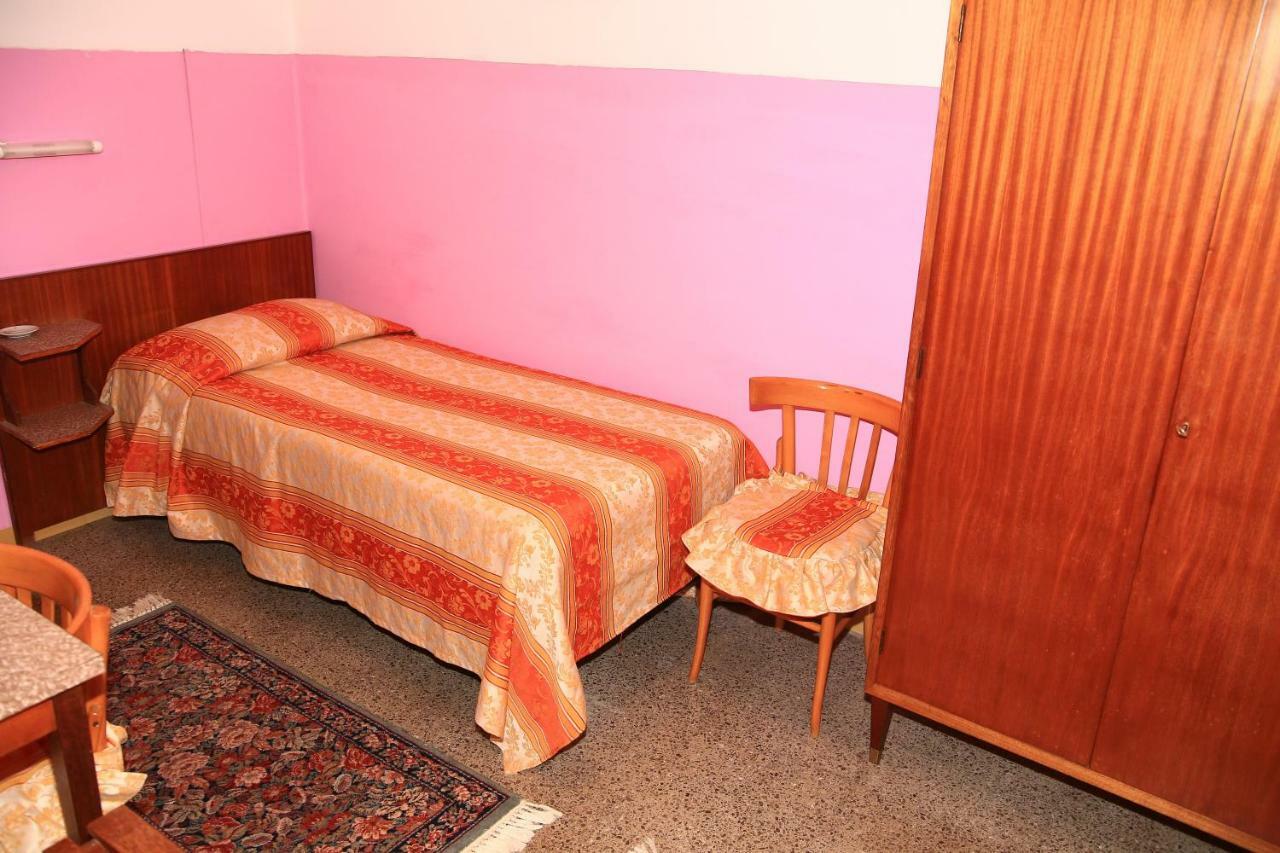 Hotel San Vincenzo Соверато-Марина Экстерьер фото