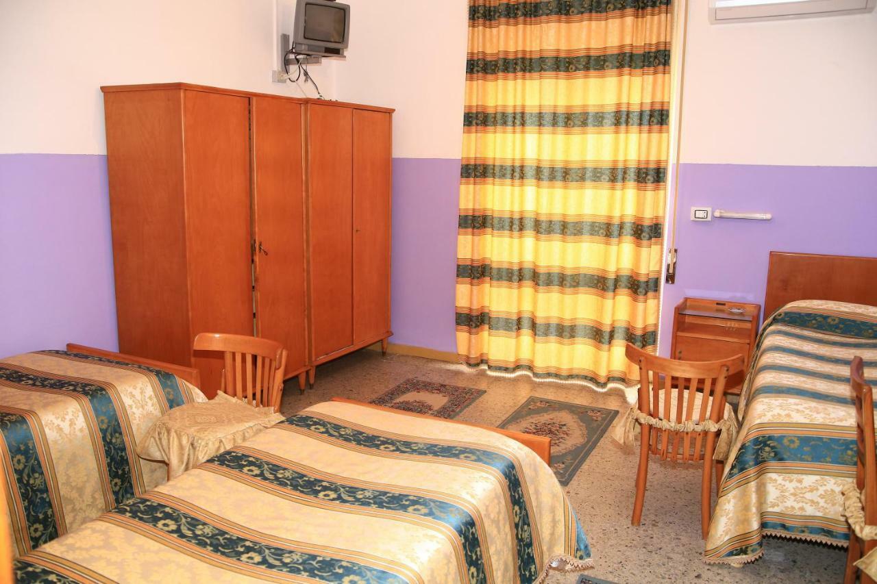 Hotel San Vincenzo Соверато-Марина Экстерьер фото