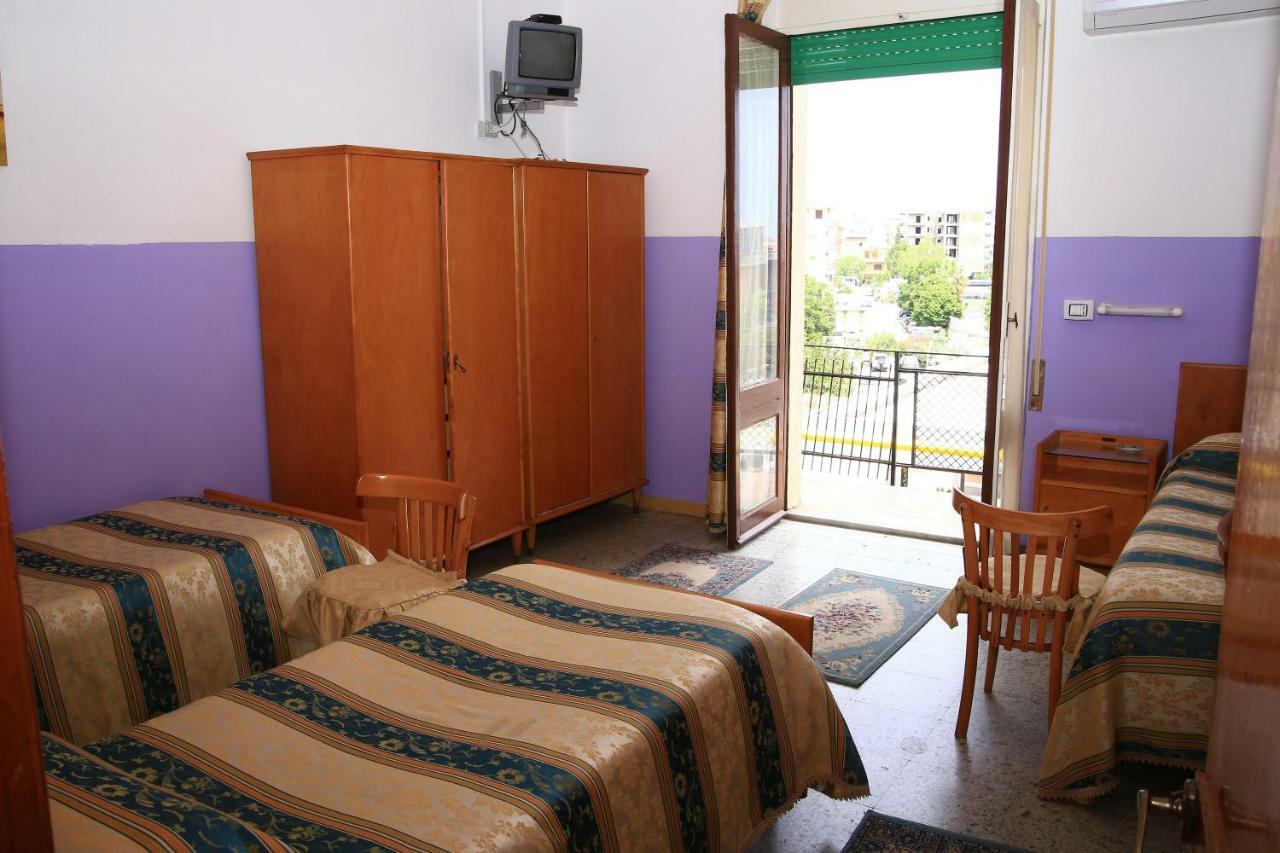 Hotel San Vincenzo Соверато-Марина Экстерьер фото